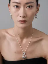 シンプルデザインのペンダントシルバーネックレス【女性用・細身・デザインネックレス】