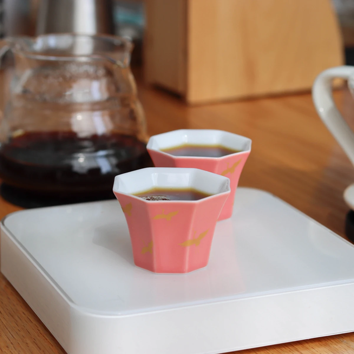 シッピーカップとは？エレガントな陶製コーヒーカップの実際の使い方と特性