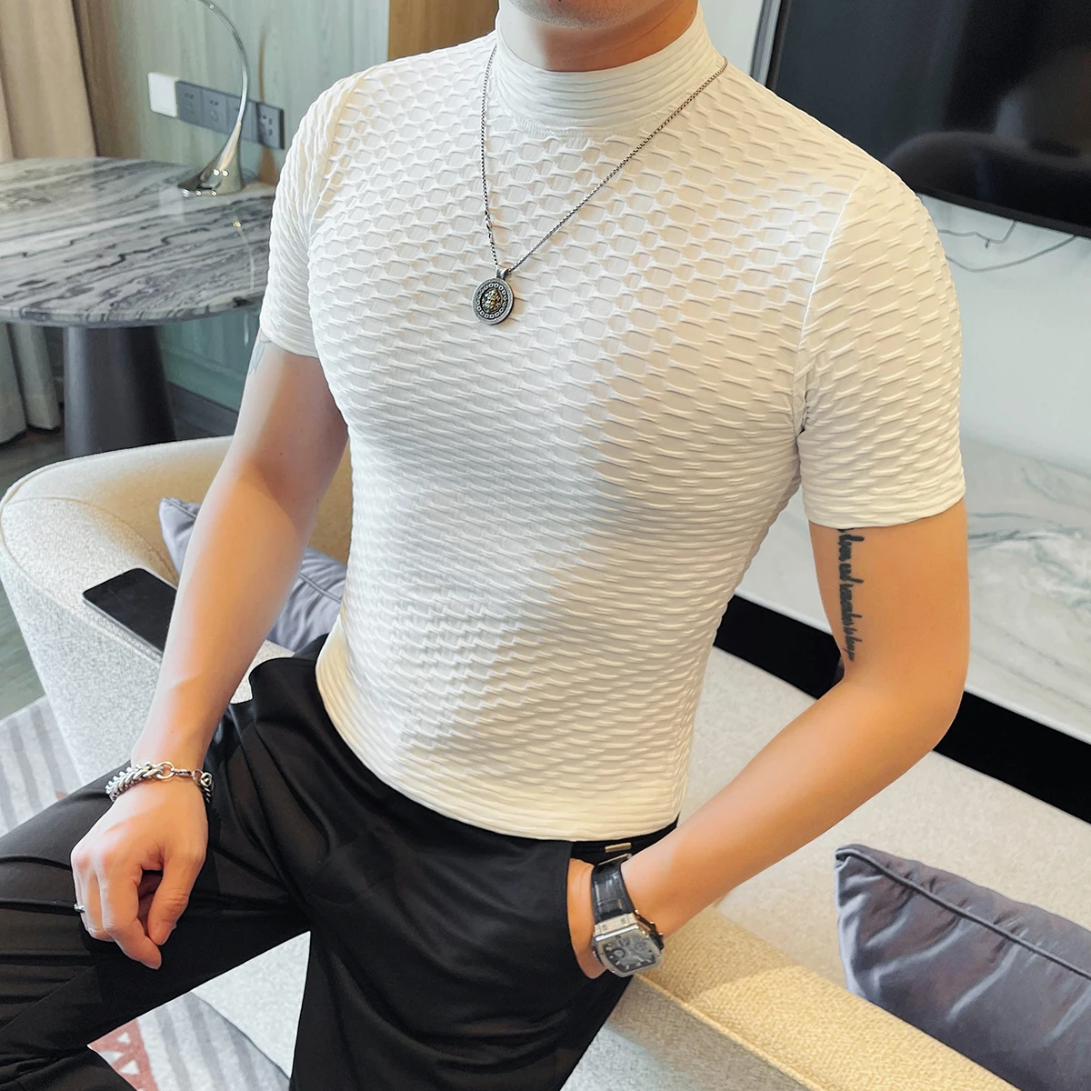 ショートスリーブtシャツの素材とフィット感：修身型の春夏用デザインを徹底解説