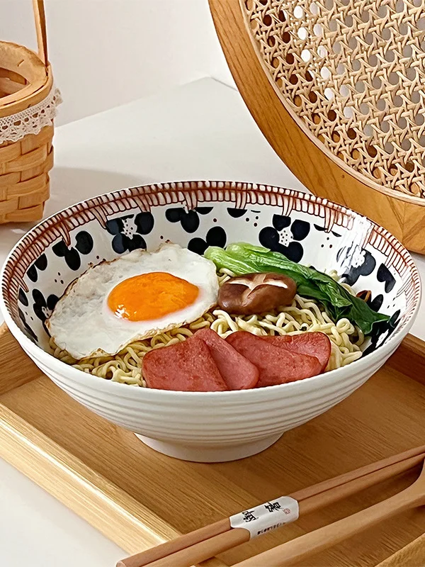チキンラーメンお椀を選ぶべき理由は？その本質的な違いと、日常に溶け込むための選び方