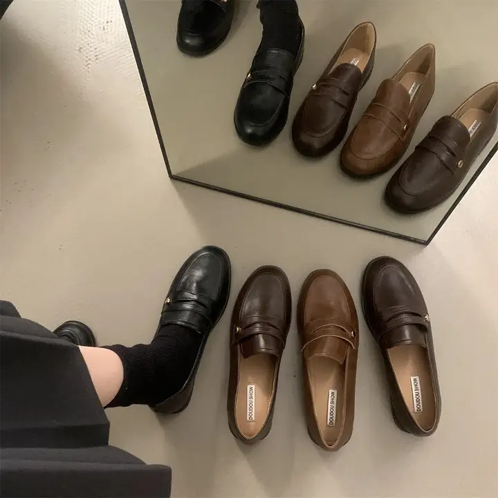 レトロイギリス風 ゴールドバックル付き ローヒールローファー【通勤用・一足履き】