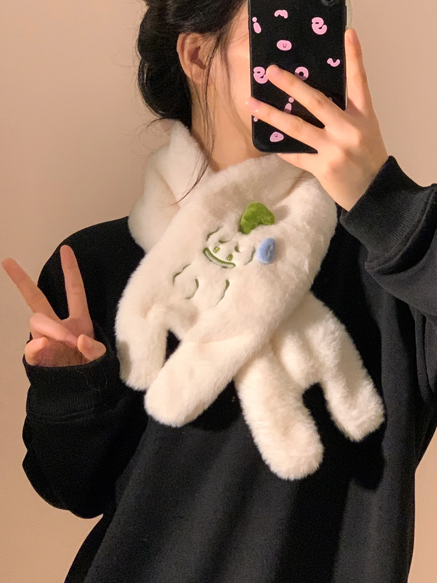 可愛い毛糸の五本指手袋とネックウォーマーセット：手が冷たい女性向けの防寒対策