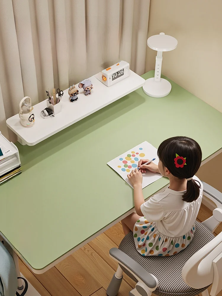 子育て中の汚れに強い家具の選び方、3つの素材でどう違う？実際の生活シナリオで検証