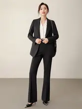 高級感ある黒の女性用スーツ【春秋用・面接・ビジネスシーン適応】（セットアップ対応）
