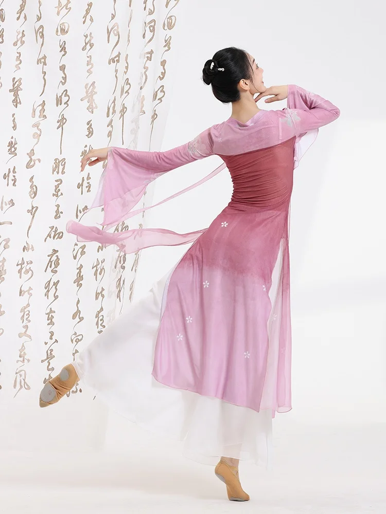 クラシックコンサート女性冬用服装としての中国舞演出用長袖ダンス服の選定基準