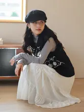 リス柄ブラックニットベスト【春用・ゆったりしたデザイン】