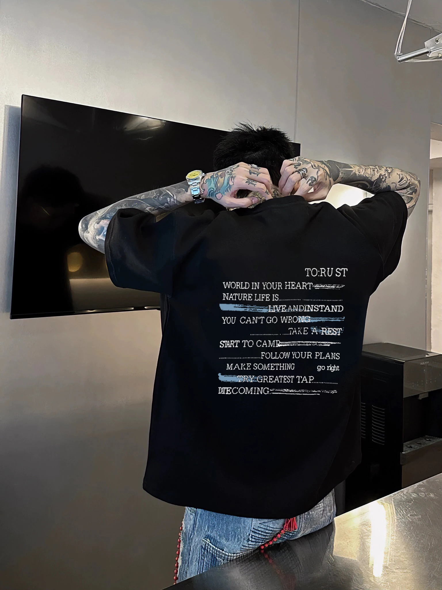 メンズ プリントTシャツの選び方を徹底解説！おすすめ3選で通勤・デイリーに最適なスタイルを実現