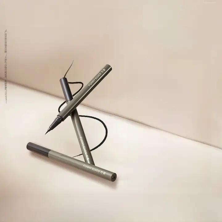 スムーズで持続性のあるアイライナー【防水・初心者向け】