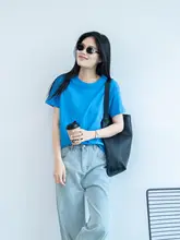 シンプルなオーバーサイズ白Tシャツ【短袖・ユニセックス・カジュアルスタイル】