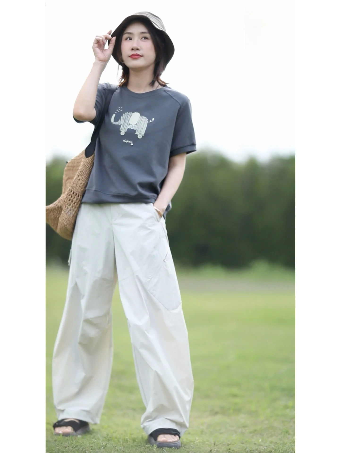 hello tシャツとは？デザインや価格、男女選びのポイントを徹底解説