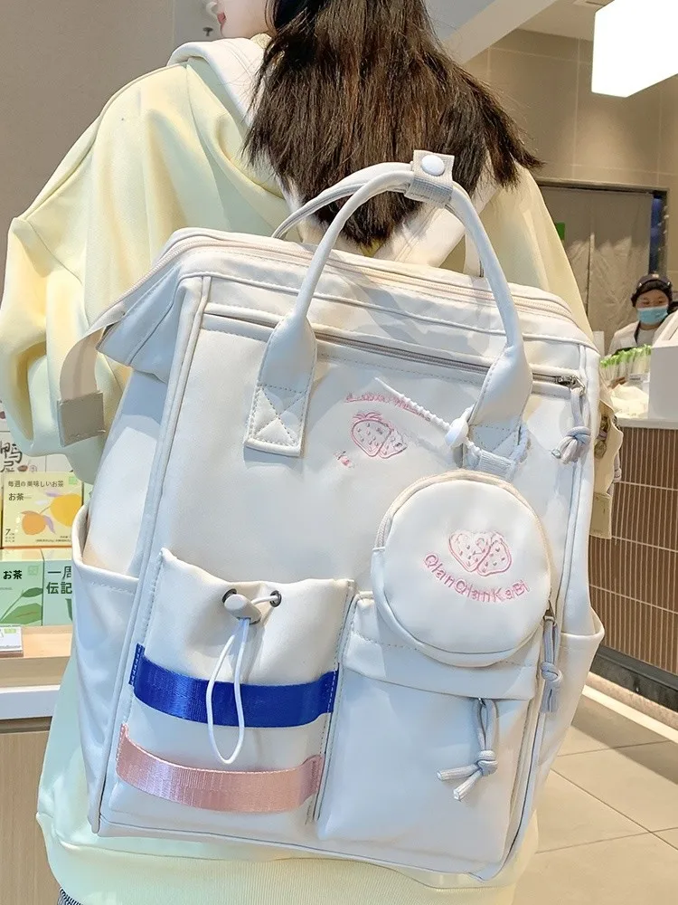 おしゃれなカラーコンビネーションのリュックサック：学生通学向け大容量モデルの実用性とデザイン解析