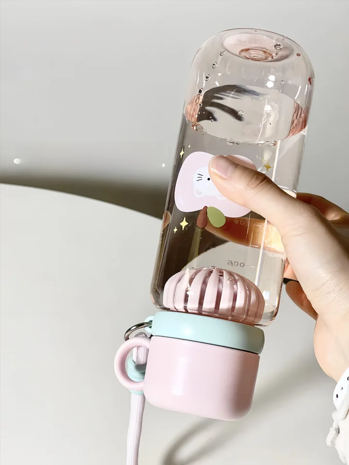 持ち運びに便利な夏用プラスチック水筒【食品級・大容量・目盛り付き】