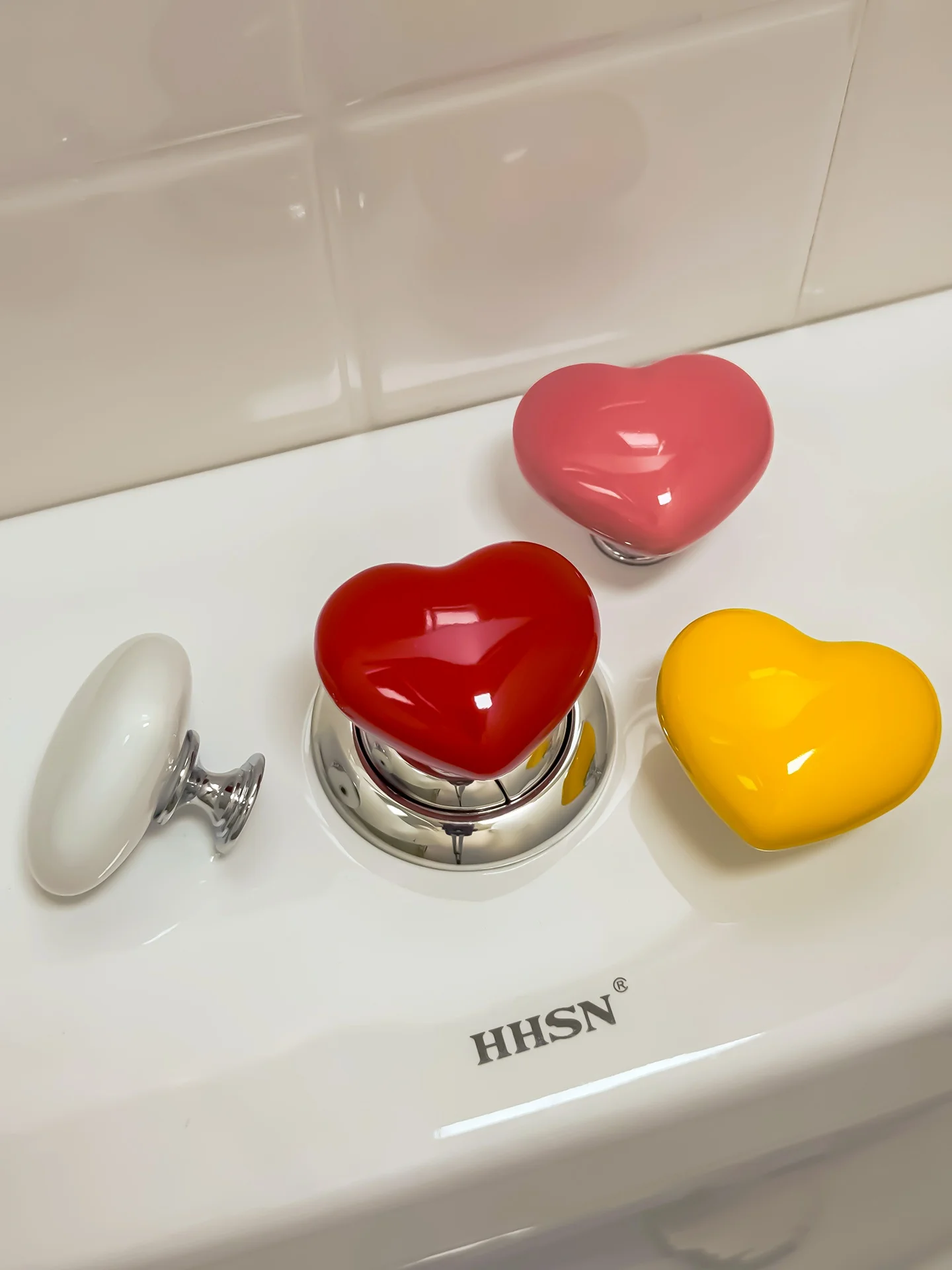 トイレタンクの内側に隠れている「ハート」が、なぜ心を癒してくれるのか？