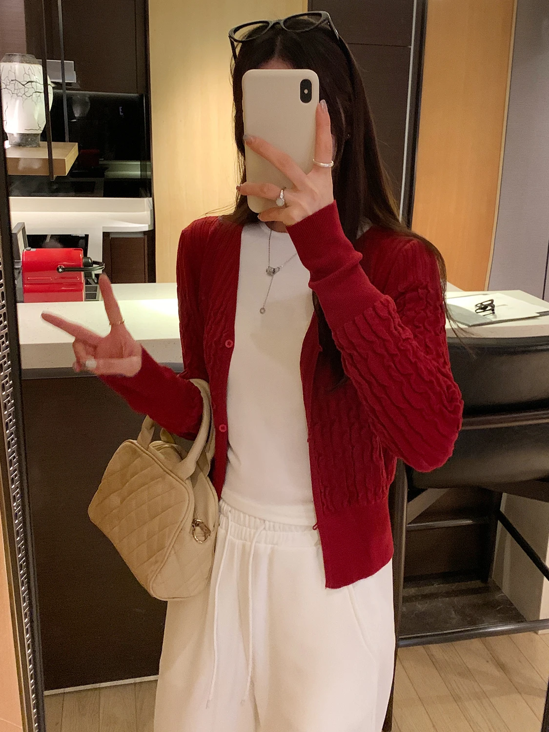 優雅なVネック長袖ニットカーディガン【女性用・ラグジュアリー感・秋冬用】