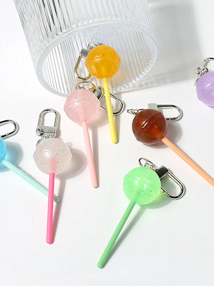 マカロンデザインのキーホルダー：個性的な飾り付きで日常に差し込むおしゃれなアクセサリー
