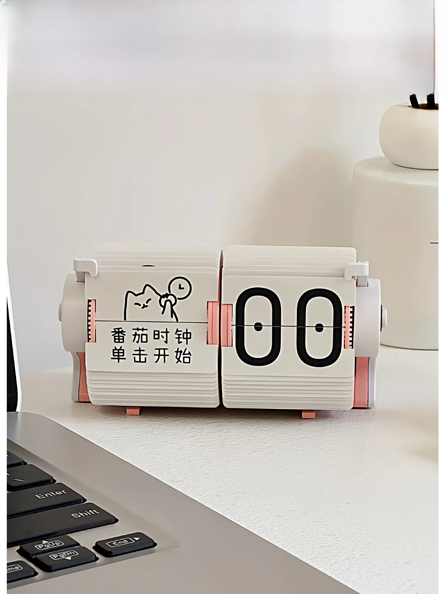 壁に時計を飾るなら、デジタル時計とアナログ時計の違いを知るべき？
