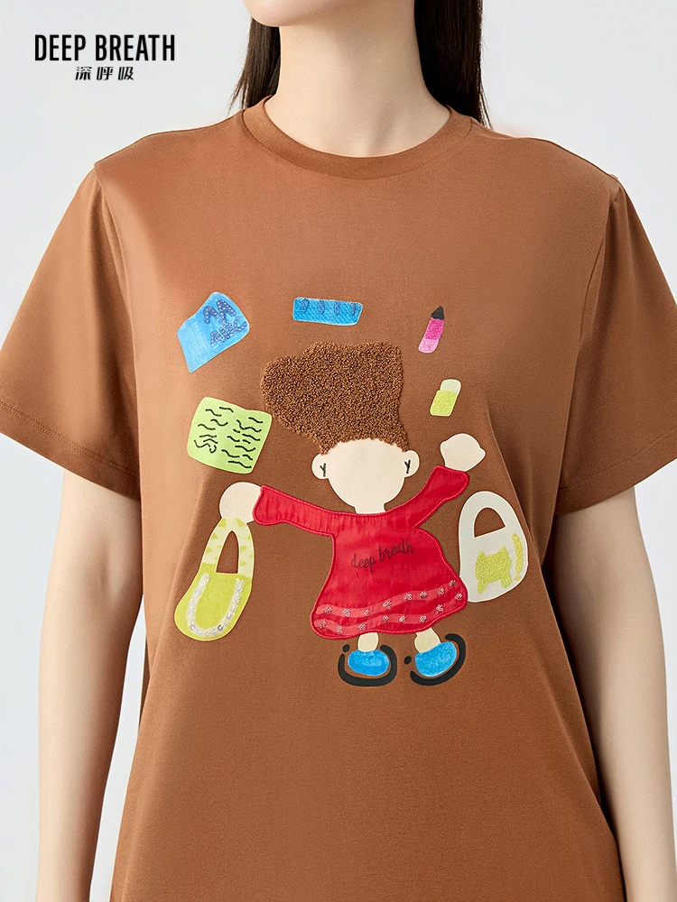 刺繍デザインのフィットTシャツ：女性向けカジュアルスタイルの実用性とデザイン性