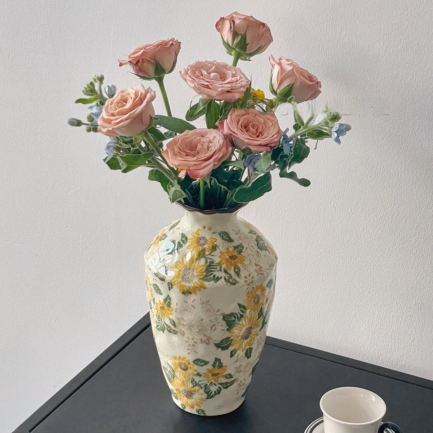 ドライフラワーを花瓶に飾るとき、本当に「生けやすい」花瓶はどこにあるの？