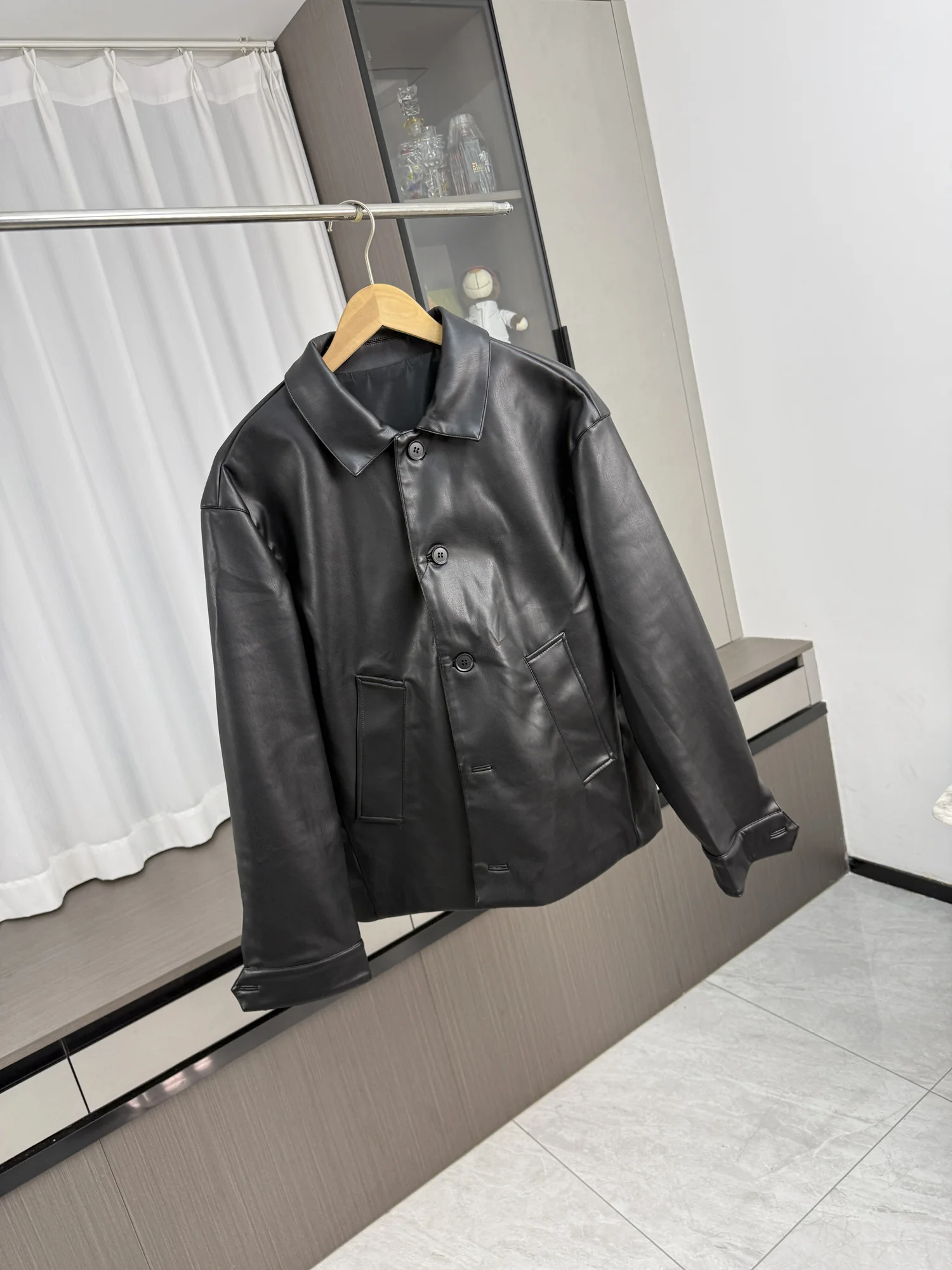 白のジャケット メンズは、本当に「通勤」に合うのか？
