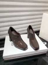 フランス風レトロハイヒール【高品質・スクエアトゥ・太ヒール・ビジュー付き・防水仕様】