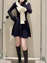 可愛いフリルデザインのリボン付きニットトップスとフレアスカート（セットアップ対応）