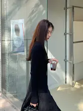 黒の気品ある四角襟ニットカーディガン【フィット感・ボタン付き・レディース用】