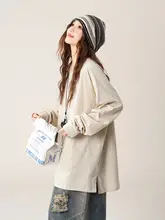 リラクシングデザインのオフショルダー長袖Tシャツ【杏色・ゆったりシルエット・春用】
