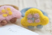 かわいい車デザインのウールフェルトヘアクリップ【バンスクリップ・大人向け・オリジナル手作り】