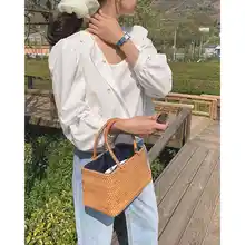 ヴィンテージスタイルの藤編み手提げバッグ【草編み・ナチュラルデザイン・ピクニック用】