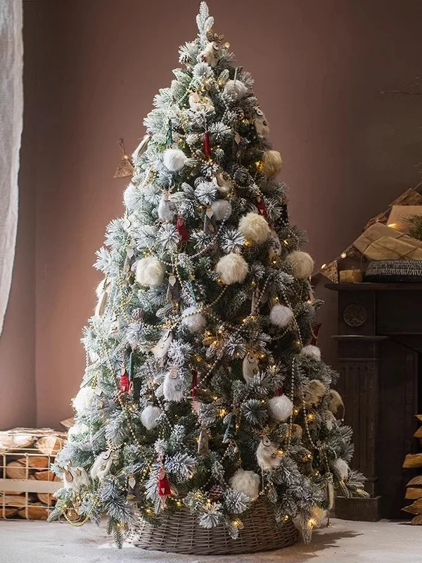 豪華な大型クリスマスツリー装飾品：職場での祝祭雰囲気を創出するための設置対応セット