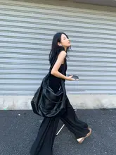 リバーシブルデザインのカジュアルショルダーバッグ【男女兼用・手持ちと斜め掛けの2WAY】