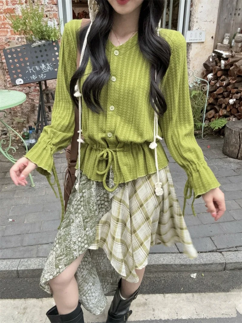 春にぴったりのミントグリーンスカートは、どう選ぶ？