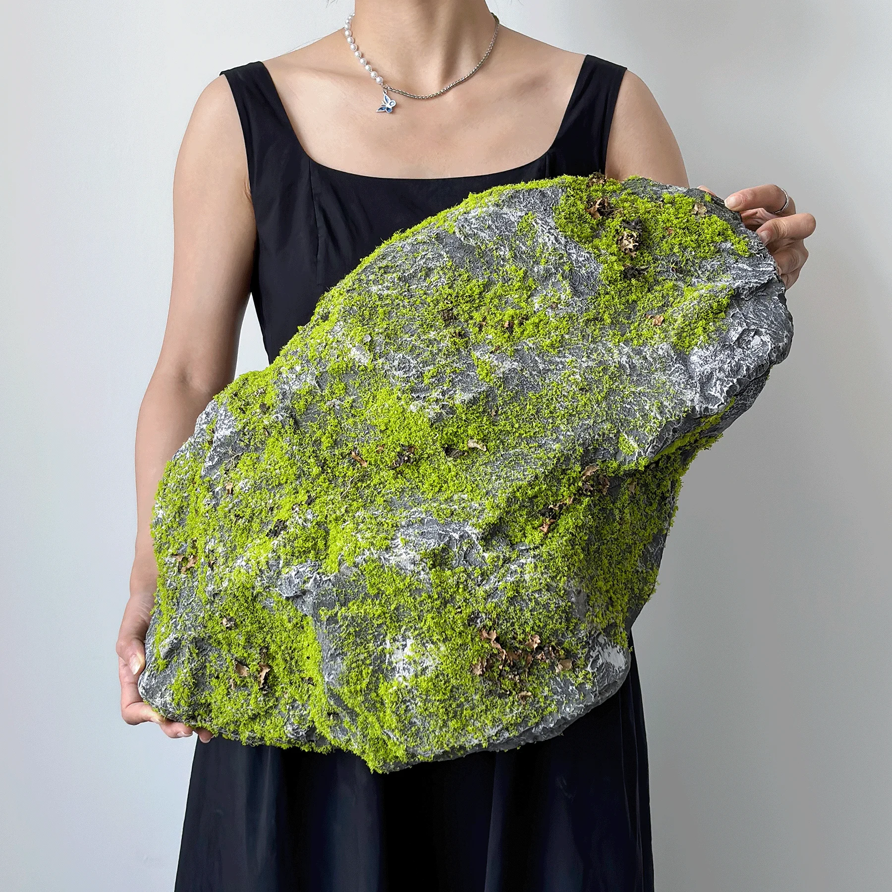 フェアリーガーデンの造景用PU石とグリーン植物セット：自然風のビジュアルプロップの実用性と設置ガイド
