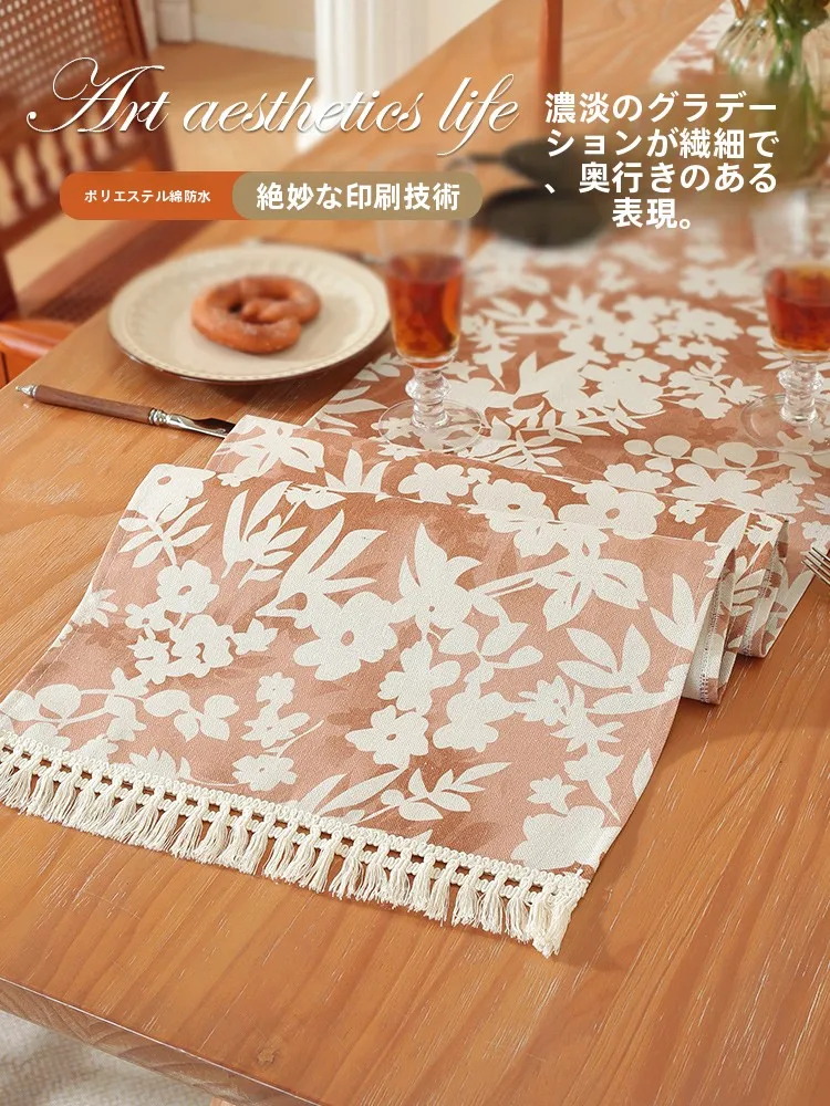 アンティーク風のテーブルランナー：美式植物花卉デザインでダイニングやカフェを高級感に