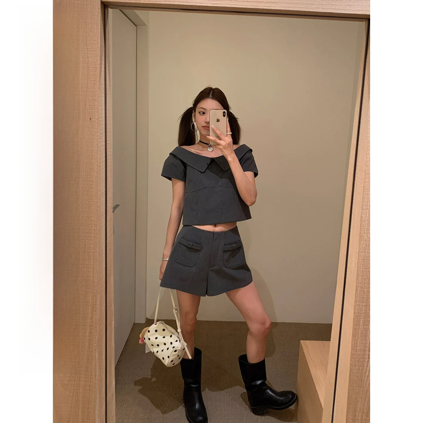 女子向けスーツ【エレガントデザイン・上品スタイル】：40代女性の通勤と同窓会に最適な2wayセットアップ