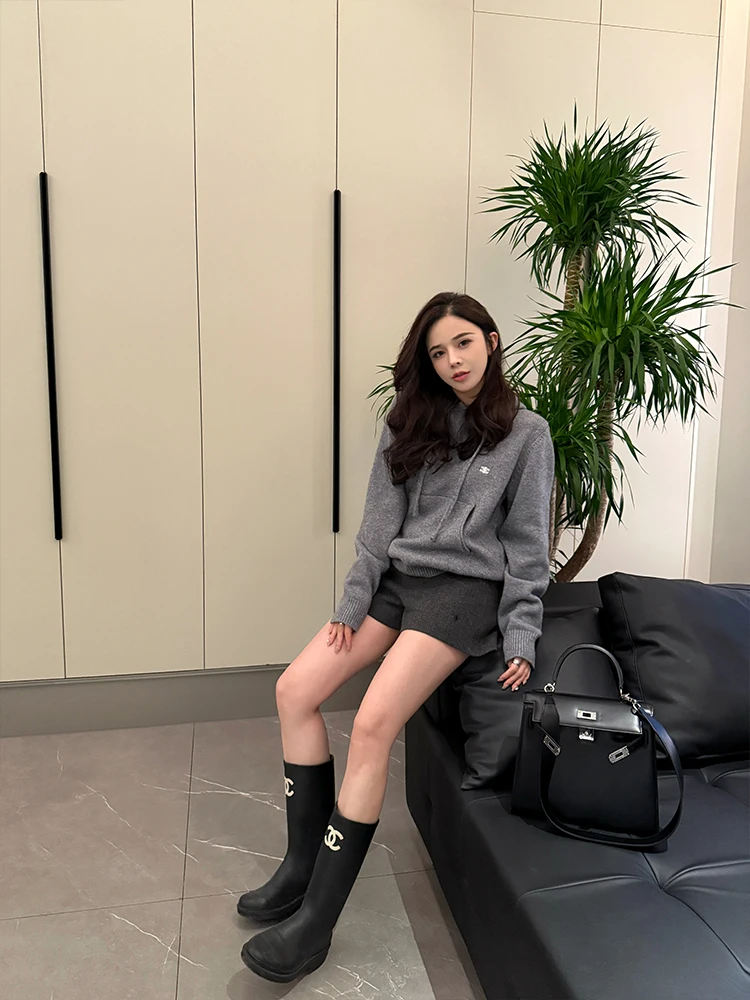 エッグパンツや水色パンツに悩むなら、この1着で解決できる？