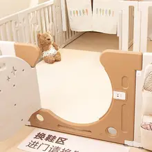 赤ちゃん用防護フェンス【滑り止め付き・玄関マット・交換可能なクッション】（セットアップ対応）