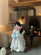 レースデザインのAラインスカートとブラウスの2点セットアップ対応