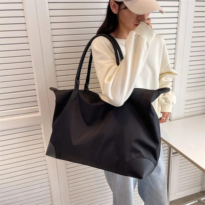 大容量ナイロン防水トートバッグ【通勤用・軽量・ショルダーストラップ付き】