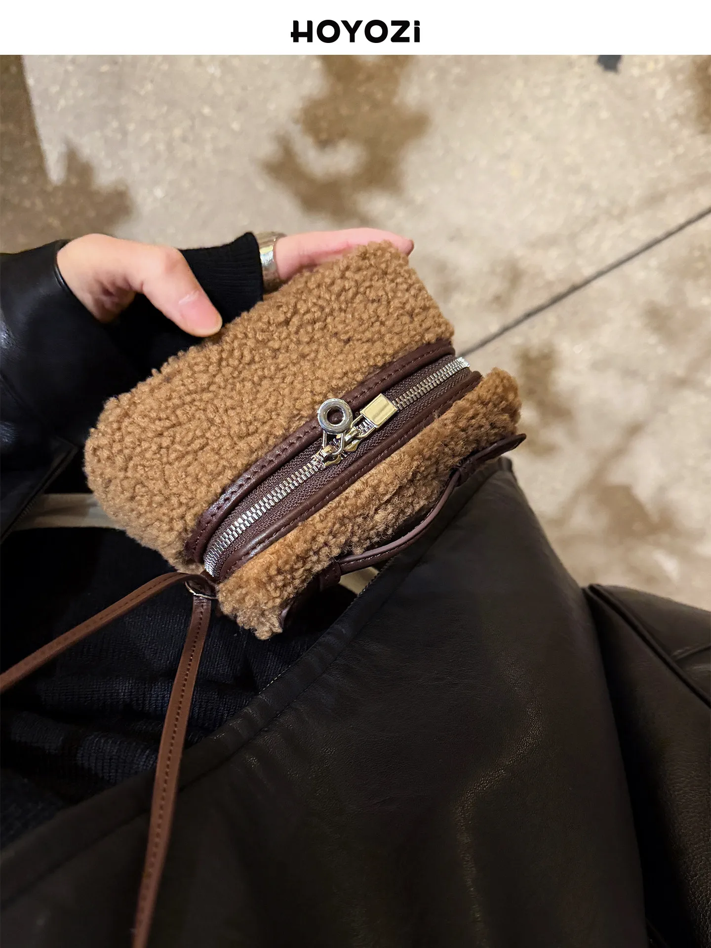 クロスボディーバッグとボアミニショルダーバッグ、どちらが日常に合うの？