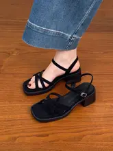 黒色アッパーの太ヒールサンダル【スクエアトゥ・夏用・ミドルヒール】