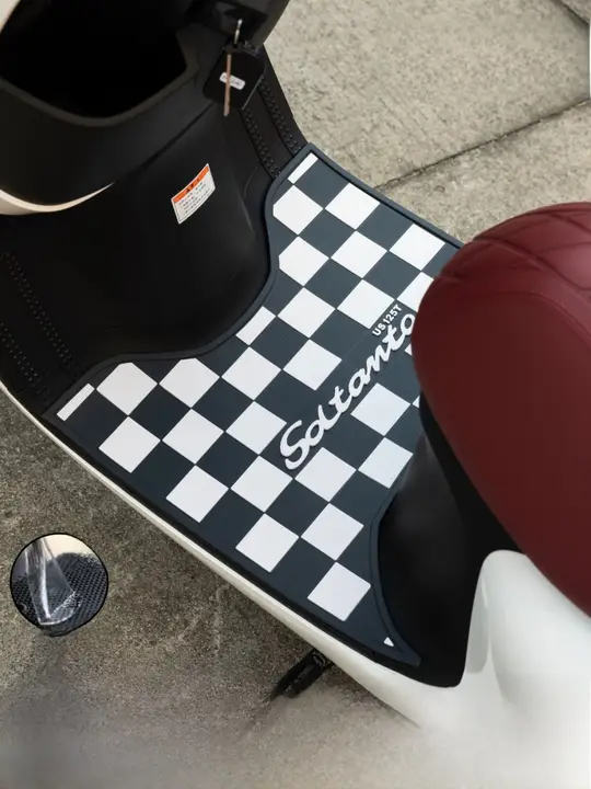 スズキUS125用フットペグマット【タムパーツ・高品質デザイン】