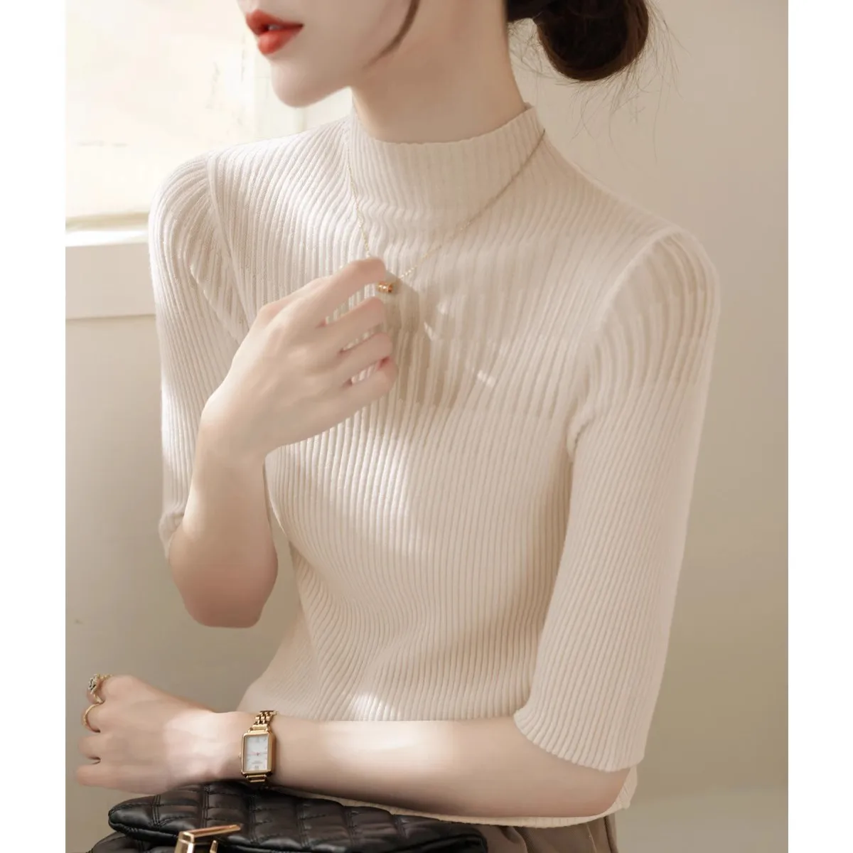 大人可愛い服 40代コーデの完全ガイド｜ハイネックレーストップスで実現する洗練された可愛さ