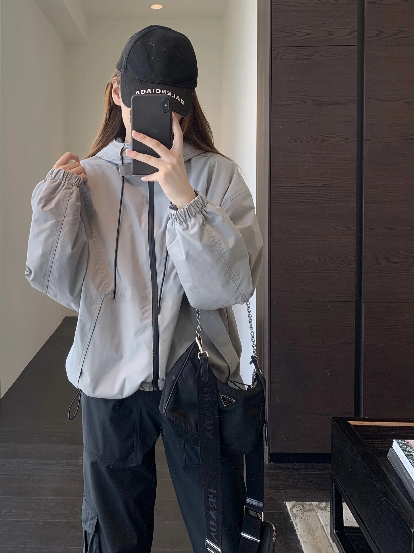 all weather parka とダウンジャケットの違いは？本当に雨の日にも着れるのか？