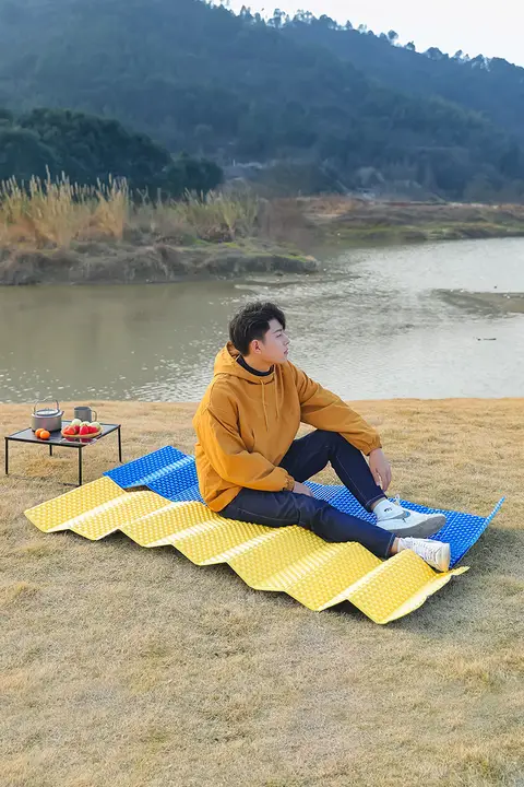 アウトドア用防水折りたたみキャンプマット【携帯型・昼寝用・テント用】