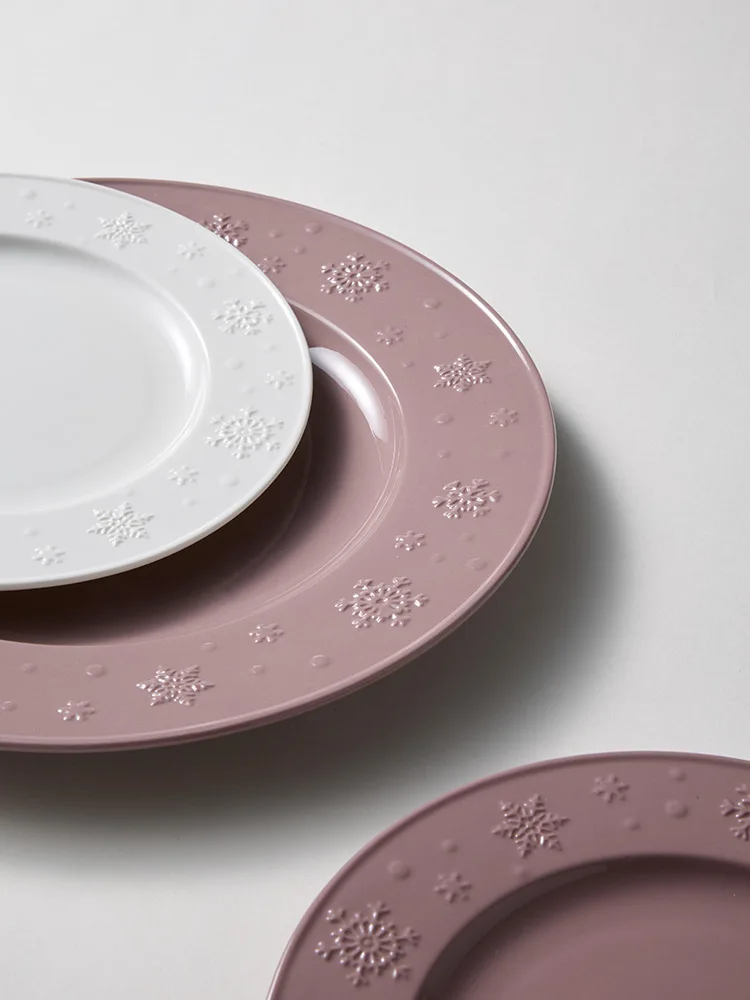 クリスマスデザインの陶器プレート：高級感と実用性を両立した家庭用デザートプレート