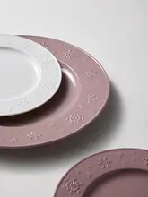 クリスマスデザインの陶器製デザートプレート【高級感ある軽やかさ・家庭用】