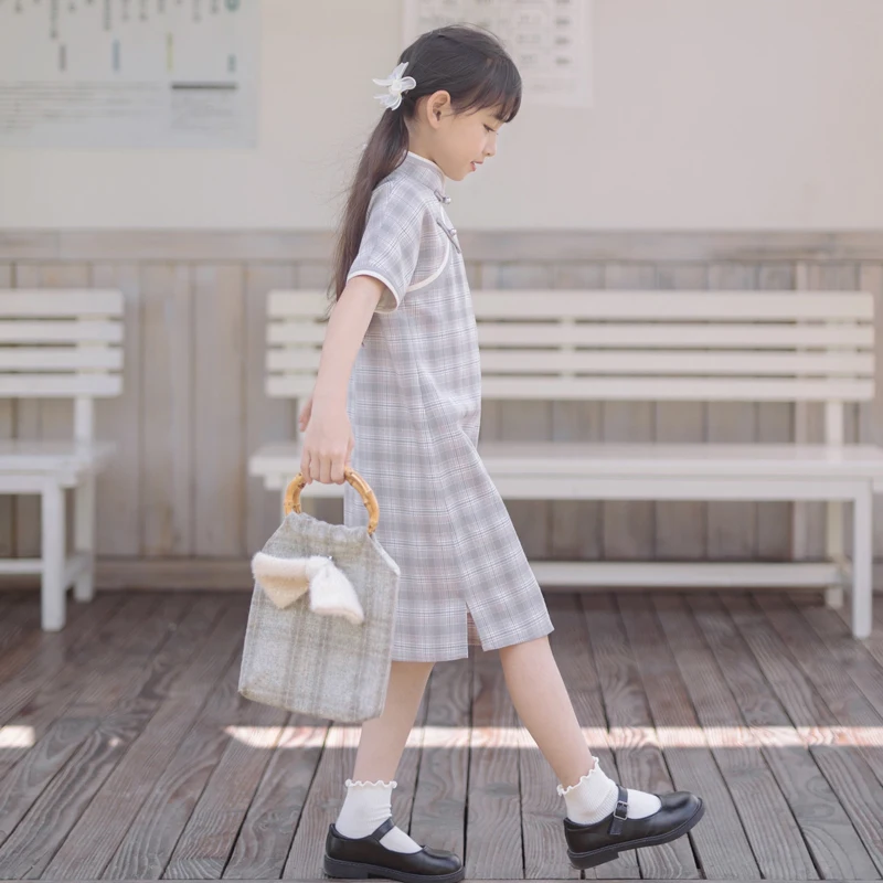 京劇風チェックドレス：赤ちゃん法事服としての実用性とデザイン特性