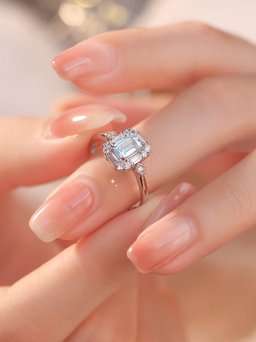 おしゃれな人が選ぶ 結婚指輪は、本当に「指輪」なのか？