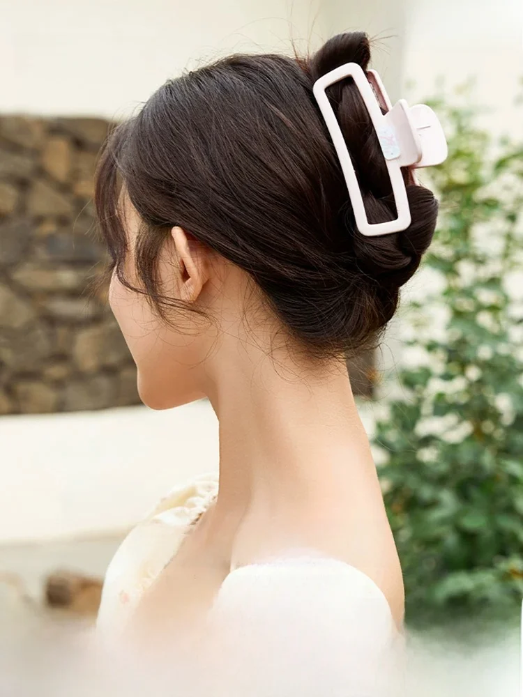 くろほうしとヘアクリップの違いは？シンプルなデザインのヘアクリップが日常を整える理由とは？